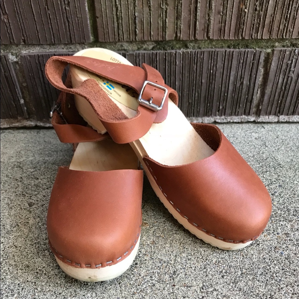 Lotta from Stockholm Low Wood Clogs - Tan
